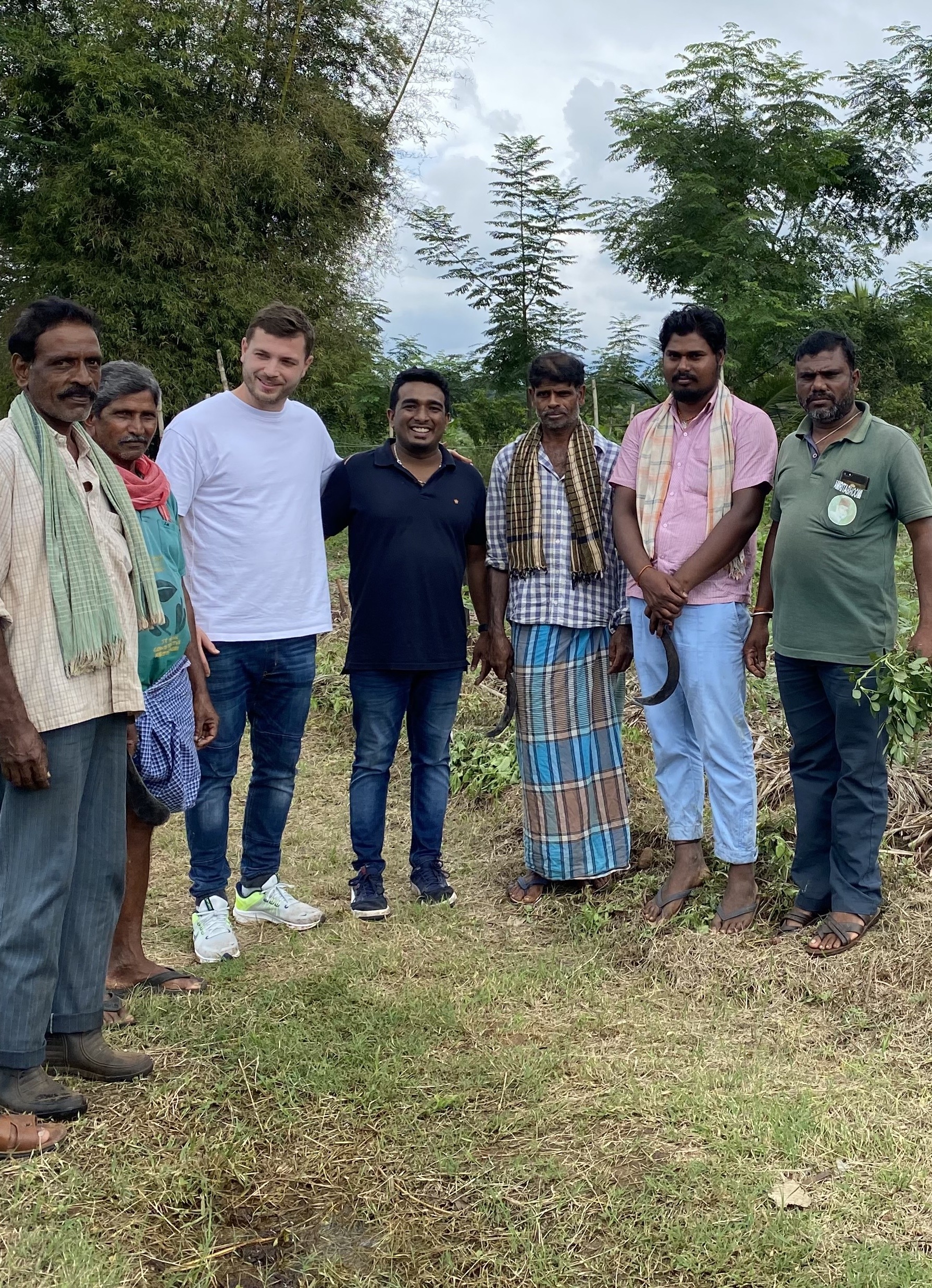 Graines de fenugrec 3 Elie et Shajin avec les producteurs